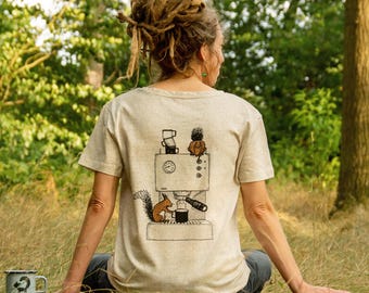 Coffee Squirrel T-Shirt for Women in eco-heather, Backprint Espresso Screen Print Shirt with Squirrel, Gift for Baristas and Coffee Lovers