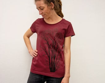 T-shirt femme bio en bordeaux / t-shirt imprimé arbre en bordeaux / hauts oiseaux bohèmes