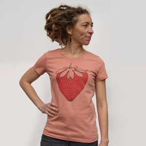 Biologisch T-shirt dames aardbei in roze / fruit bedrukt shirt / hippie t-shirt scandistyle afbeelding 1