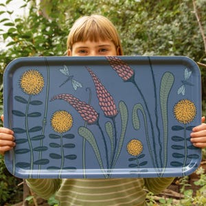 großes Holztablett Waldwiese 53cm x 32cm / Serviertablett mit Blumen design / deko Tabletts aus Holz  aus Schweden