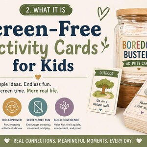 Puede incluir: Un tarro de cristal con tapa de madera lleno de "Boredom Busters Activity Cards", junto a una pila de tarjetas atadas con hilo. Las tarjetas est&aacute;n etiquetadas como "Outdoor" y "Creative". El texto dice "Screen-Free Activity Cards for Kids".