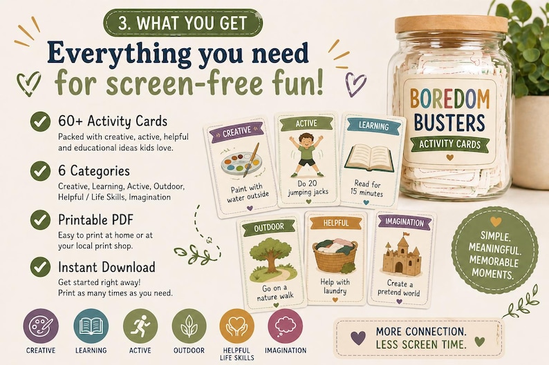 Puede incluir: Un tarro de cristal con tapa de madera, etiquetado como "Boredom Busters Activity Cards", rodeado de tarjetas de actividades. Las tarjetas est&aacute;n categorizadas como Creativo, Activo, Aprendizaje, Exterior, &Uacute;til e Imaginaci&oacute;n. La imagen promueve la diversi&oacute;n sin pantalla.
