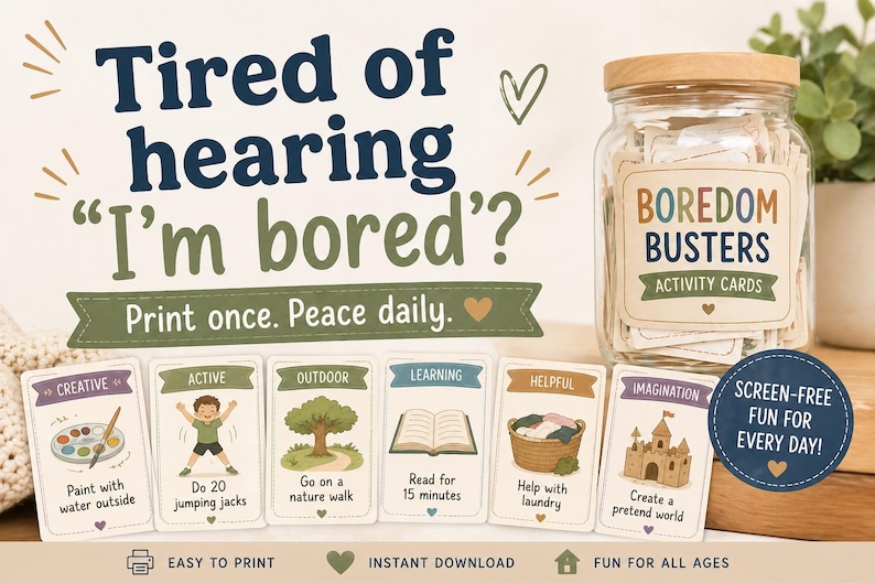 Puede incluir: Un tarro de cristal con tarjetas de actividades "Boredom Busters" y una tapa de madera. Las tarjetas ofrecen actividades creativas, activas, al aire libre, de aprendizaje, &uacute;tiles e imaginativas. El texto dice: "&iquest;Cansado de o&iacute;r 'Me aburro'? Imprime una vez. Paz diaria."