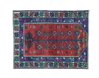 Vintage Turkish Wool Rug: Handmade "Lomolinda" Lady Design (37''x47'')