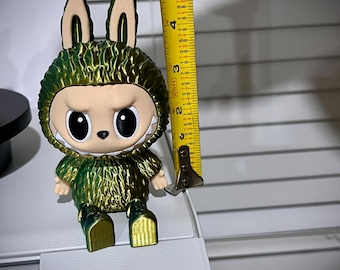 3D Gedruckte Labubus Figur | Gelenkbeine | 12 cm hoch sitzend | Gruseliges süßes Sammlerstück | Poseable Kreatur Figur | Fan Art Geschenk