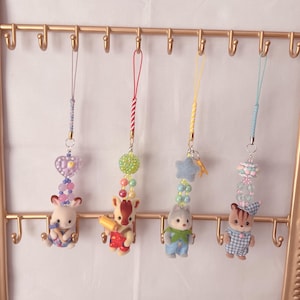 Llavero de cuentas hecho a mano: Conejo de Calico Fuzzy, Dije de construcción de jirafa Fuzzy