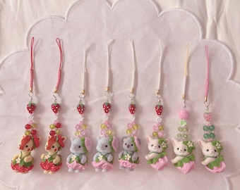 Adorable y peludo animalito figura baratija teléfono encanto llavero bolso encanto kawaii accesorios fresa