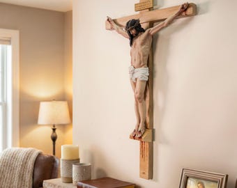 Crucifijo de Jesús pintado a mano, cruz de madera de haya, decoración cristiana de pared, tono natural, tallas S-XL