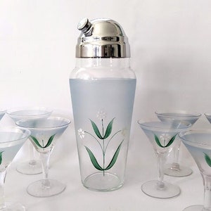 Art Deco Cocktail Shaker Set with 12 Martini Glasses in Blue Frost and White Enameled Daisies 1940s.