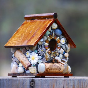 Daisy Mosaic Birdhouse with Colorful Stones and Wine Corks. Cute Garden Decoration and a perfect Christmas Gift for a special someone image 8