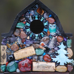 Mosaic Birdhouse with Natural Colors and Pops of Green. Spring Wren Birdhouse for Springtime Birds and Weather Resistant. Mothers Day Gift