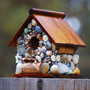 Daisy Mosaic Birdhouse with Colorful Stones and Wine Corks. Cute Garden Decoration and a perfect Christmas Gift for a special someone image 2