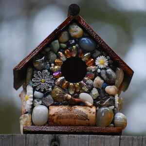 Daisy Mosaic Birdhouse with Colorful Stones and Wine Corks. Cute Garden Decoration and a perfect Christmas Gift for a special someone image 10