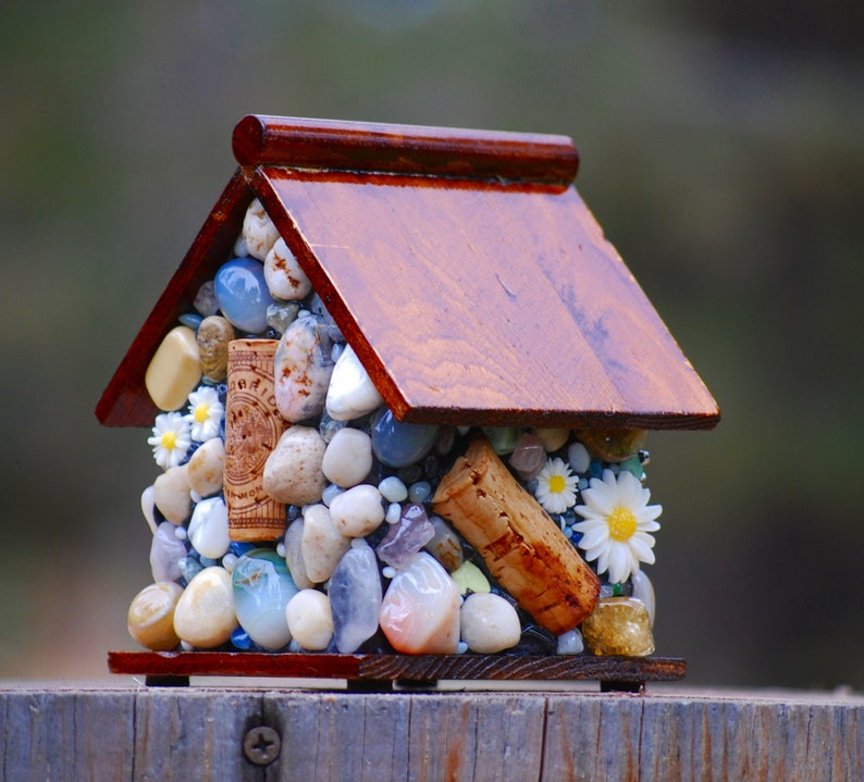 Daisy Mosaic Birdhouse with Colorful Stones and Wine Corks. Cute Garden Decoration and a perfect Christmas Gift for a special someone image 7