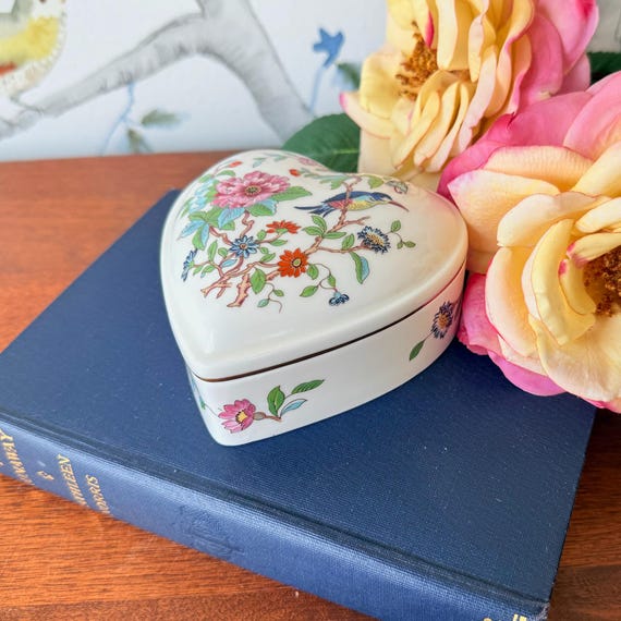 Aynsley Heart-Shaped Porcelain Box in Pembroke Pattern