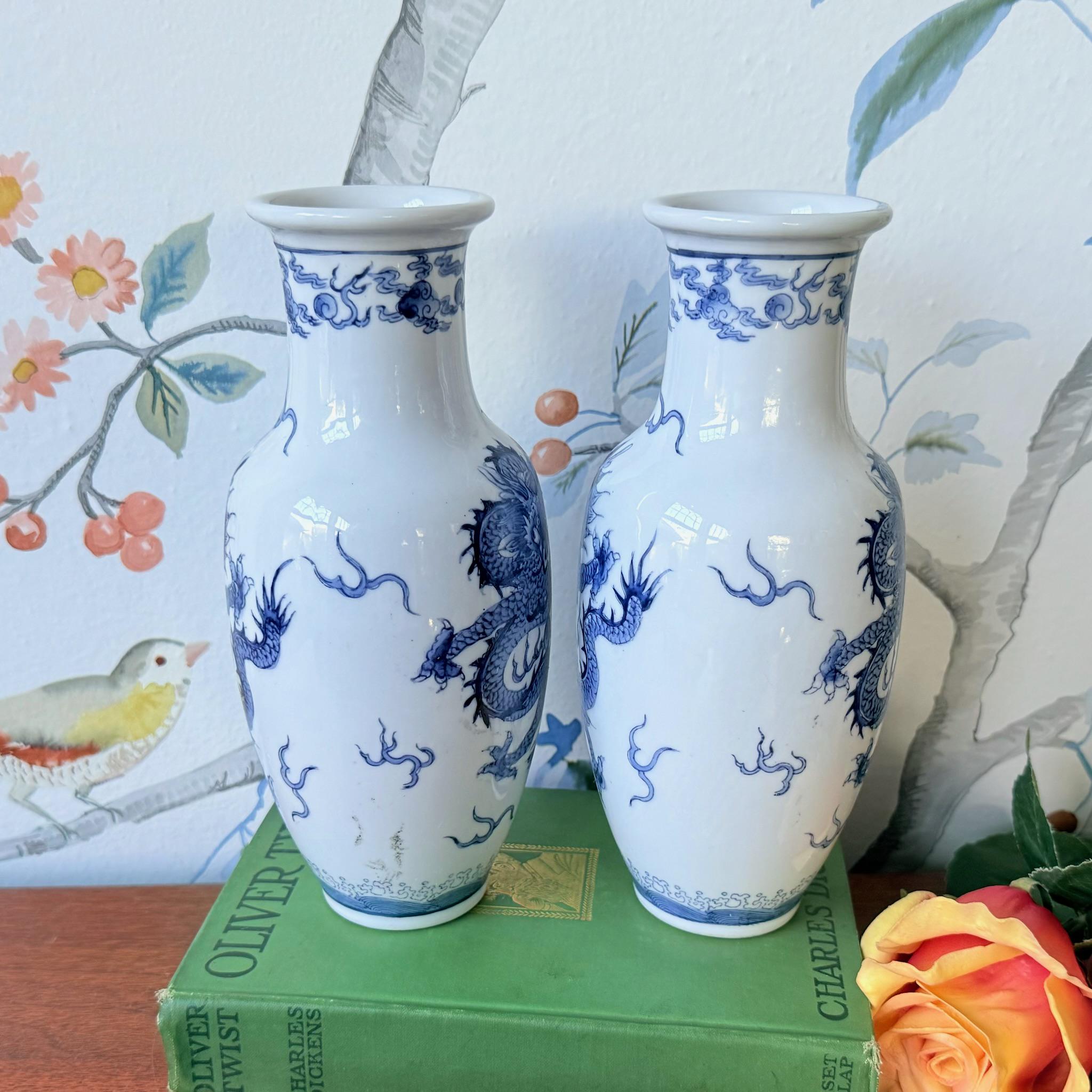 ヴィンテージ 香港輸出陶器製 青と白の龍モチーフ花瓶 ペア - Etsy 日本
