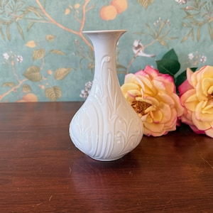 Vintage Schumann Arzberg Vase – Bavarian White Relief Porcelain, Mid-Century Elegance