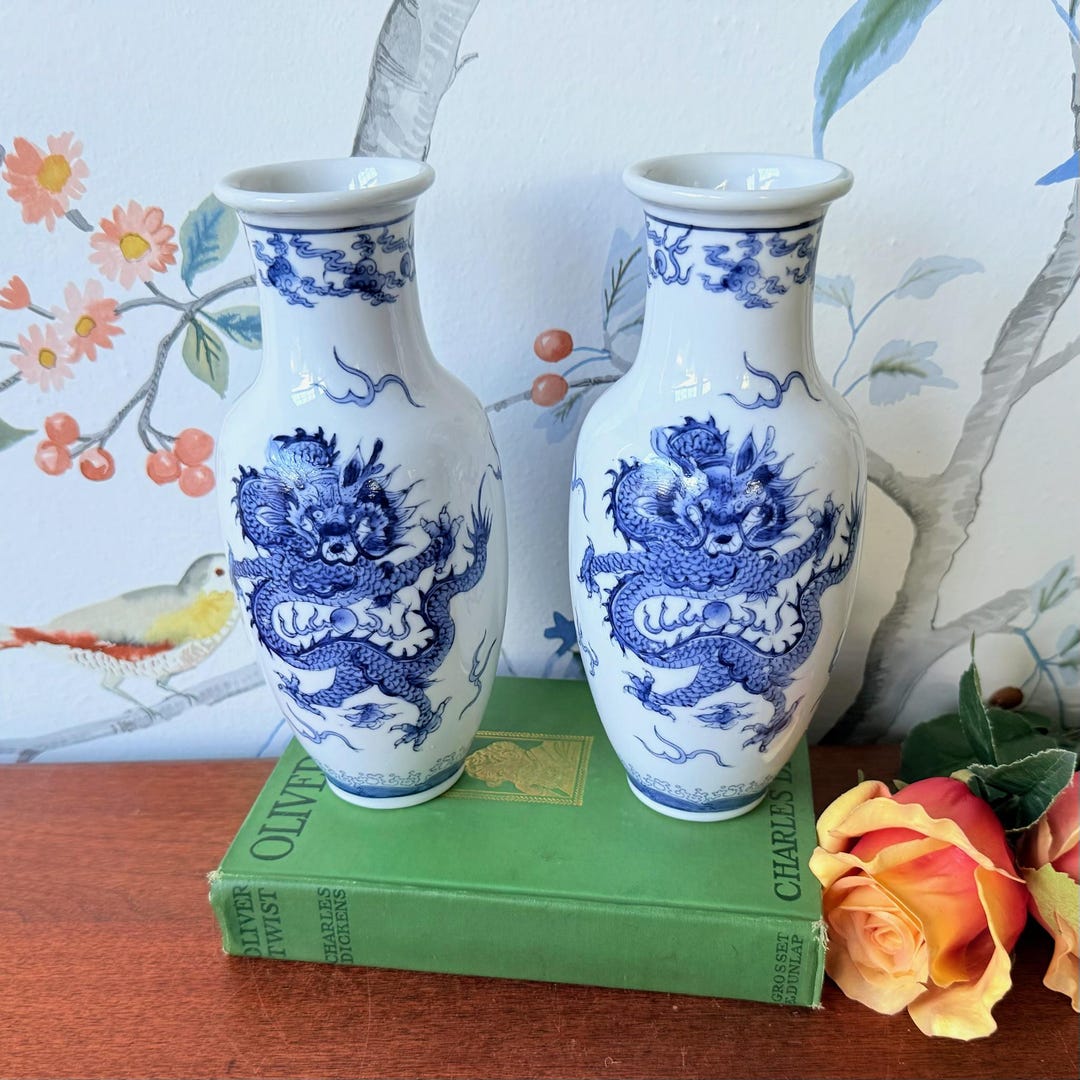 ヴィンテージ 香港輸出陶器製 青と白の龍モチーフ花瓶 ペア - Etsy 日本