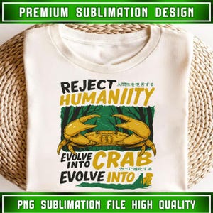 Puede incluir: Camiseta color crema con un diseño gráfico de un cangrejo amarillo y las palabras "REJECT HUMANITY, EVOLVE INTO CRAB" en negro y amarillo. El diseño incluye texto japonés y una escena de bosque. Archivo de sublimación PNG.