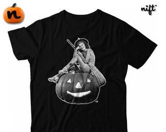 Halloween Witch and Pumpkin UNISEX T-shirt
