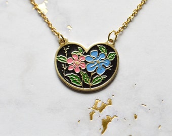 Vintage Daisy Heart Necklace - Black Rounded Heart - Enamel Necklace - Soft Enamel - Enamel Jewelry - Vintage Enamel Charm - Floral Jewelry