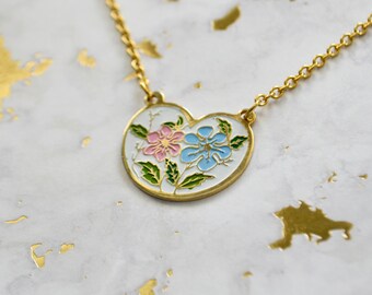 Vintage Daisy Heart Necklace - White Rounded Heart - Enamel Necklace - Soft Enamel - Enamel Jewelry - Vintage Enamel Charm - Floral Jewelry