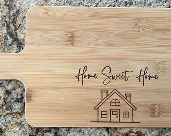 Tabla de charcutería grabada "Hogar, dulce hogar": regalo personalizado de tabla de cortar de bambú