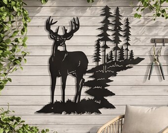 Decorazione murale in metallo raffigurante un cervo nella foresta, silhouette rustica di un animale del bosco, arredo ispirato alla natura, decorazione da parete in metallo.