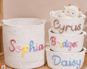 Cesta personalizada feita à mão, cesta trançada com monograma, presente para chá de bebê, artesanato em tricô I-Cord.