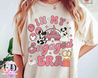 Camiseta Disney Castle In My Engaged Era, camiseta personalizada a juego de Mickey y Minnie para novios, despedida de soltera de pareja Disney 2026