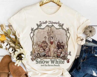 Disney Snow White & The Seven Dwarfs Characters Group Retro Shirt, Magic Kingdom Holiday Unisex T-shirt Family Birthday Gift Adult Tee