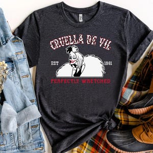 Pu&ograve; includere: Un set di tre tazze in ceramica con finitura opaca e macchiettata. Le tazze sono nei toni del crema, grigio chiaro e grigio scuro. Ogni tazza ha un design semplice e minimalista, perfetto per caff&egrave; o t&egrave;.