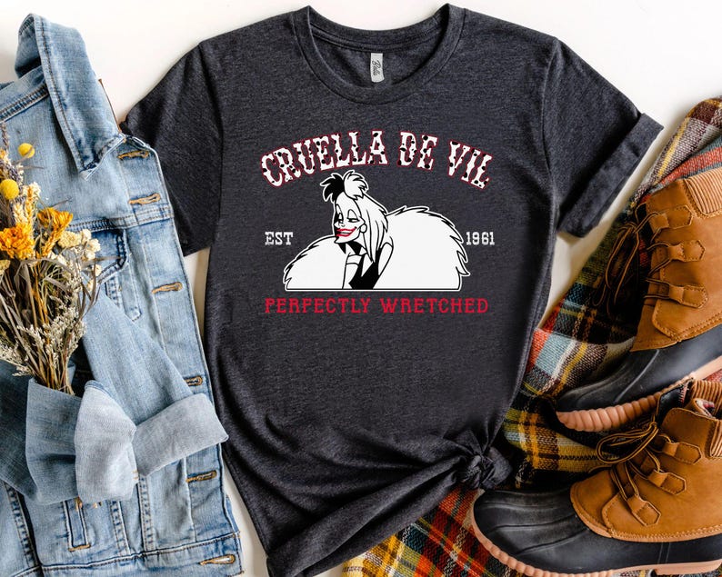 Pu&ograve; includere: Un set di tre tazze in ceramica con finitura opaca e macchiettata. Le tazze sono nei toni del crema, grigio chiaro e grigio scuro. Ogni tazza ha un design semplice e minimalista, perfetto per caff&egrave; o t&egrave;.