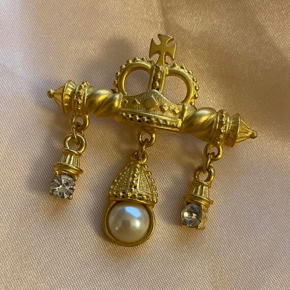 Victorian Regency inspired gold and pearl style brooch