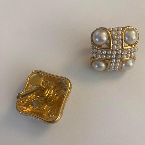 Vintage Napier 1965 Pearl Screw back earrings View 3