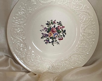 Plato antiguo Wedgwood Patrician Swansea fabricado en Inglaterra entre 1954 y 1971, con sello Conway.