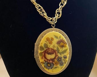 Rare Vintage Locket Victorian Style Porcelain on a Sarah Coventry 36 inch Chain