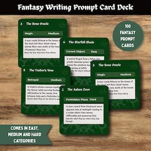 Peut inclure: Un jeu de 100 cartes d'écriture fantastique vertes avec des titres comme The Bone Oracle, The Starfall Blade, The Traitor's Vow et The Ashen Door. Chaque carte indique une catégorie, un niveau de difficulté et un court sujet d'écriture.