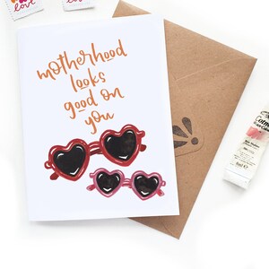 Moederschap ziet er goed uit op je kaart | Nieuwe Moeder First Mothers Day Original Aquarel Heart Zonnebril Sunnies Card | Moeders Dag Sunnies Card
