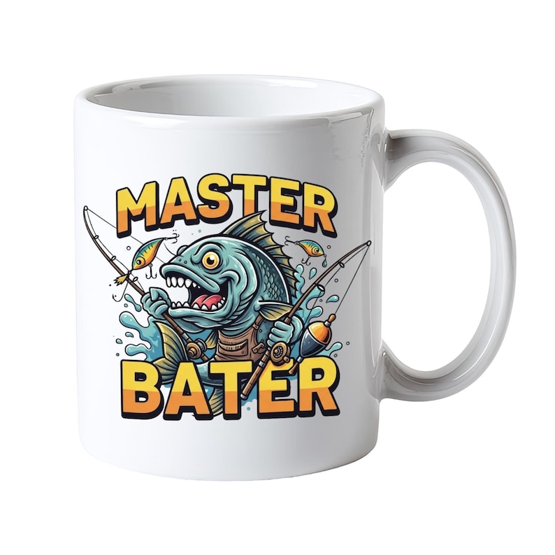 K&ouml;nnte beinhalten: Wei&szlig;e Keramiktasse mit einer Cartoon-Illustration eines Fisches, der zwei Angelruten h&auml;lt. Der Fisch ist blau und gr&uuml;n, mit dem Text "MASTER BATER" in Gelb und Orange. Ein Geschenk f&uuml;r Angler.
