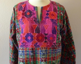 Guatemalan 70s tourist long sleeve blouse red green ikat woven boho resort fun shirt - size Medium 20 1/2" W x