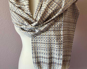 Mexican Ikat Rebozo shawl - light color on white - knotted fringe - 26"wide x 60"long + fringe Medium