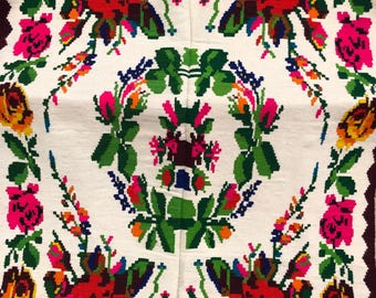Vintage Mexican Wool Rug: Handwoven Floral Parrots, Tlaxcala