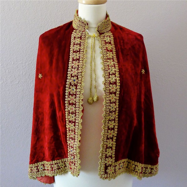 Vintage Red Silk Velvet Caplet w/ gold braid - costume / Opera cape - charming - Sml/Med