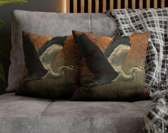 Grauer Reiher Dekokissen: Audubon Style Vogel, Herbstwaldszene