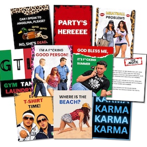 Könnte beinhalten: Eine Sammlung rechteckiger Karten mit verschiedenen grafischen Designs und Texten, darunter Phrasen wie 'Party's Hereeee', 'Meatball Problems', 'GTL', 'I'm a F*cking Good Person', 'God Bless Me, It's F*cking Summer', 'T-Shirt Time', 'Where is the Beach' und 'Karma'.