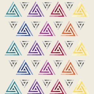 Puede incluir: Patrón geométrico repetitivo con triángulos entrelazados de colores. Los triángulos son en tonos de azul, morado, rojo, naranja y amarillo, sobre un fondo neutro. También hay triángulos grises más pequeños.