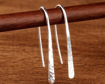 Orecchini pendenti minimalisti a forma di barretta martellata in argento sterling 925.