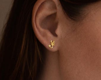 ゴールドメッキスターリングシルバーの蠍座スタッド - ミニマリストな星座イヤリング