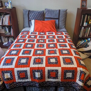 Handgemaakte quilt en kussensloop met UTSA Roadrunner-thema